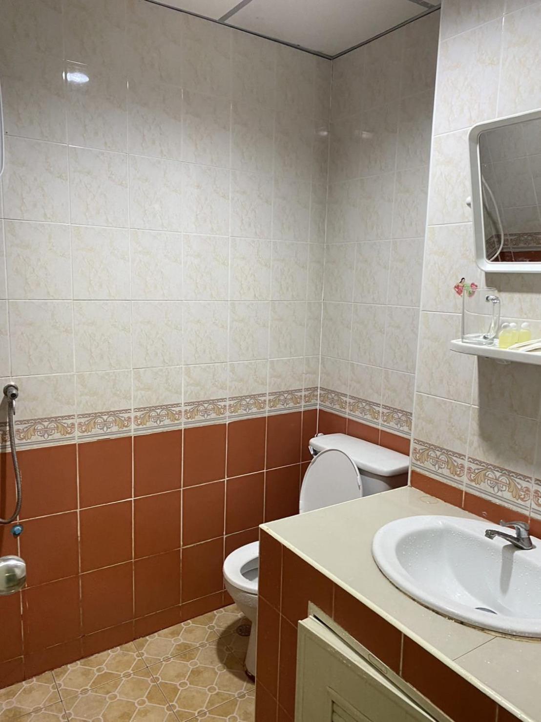 Budget Inn Pattaya Bagian luar foto