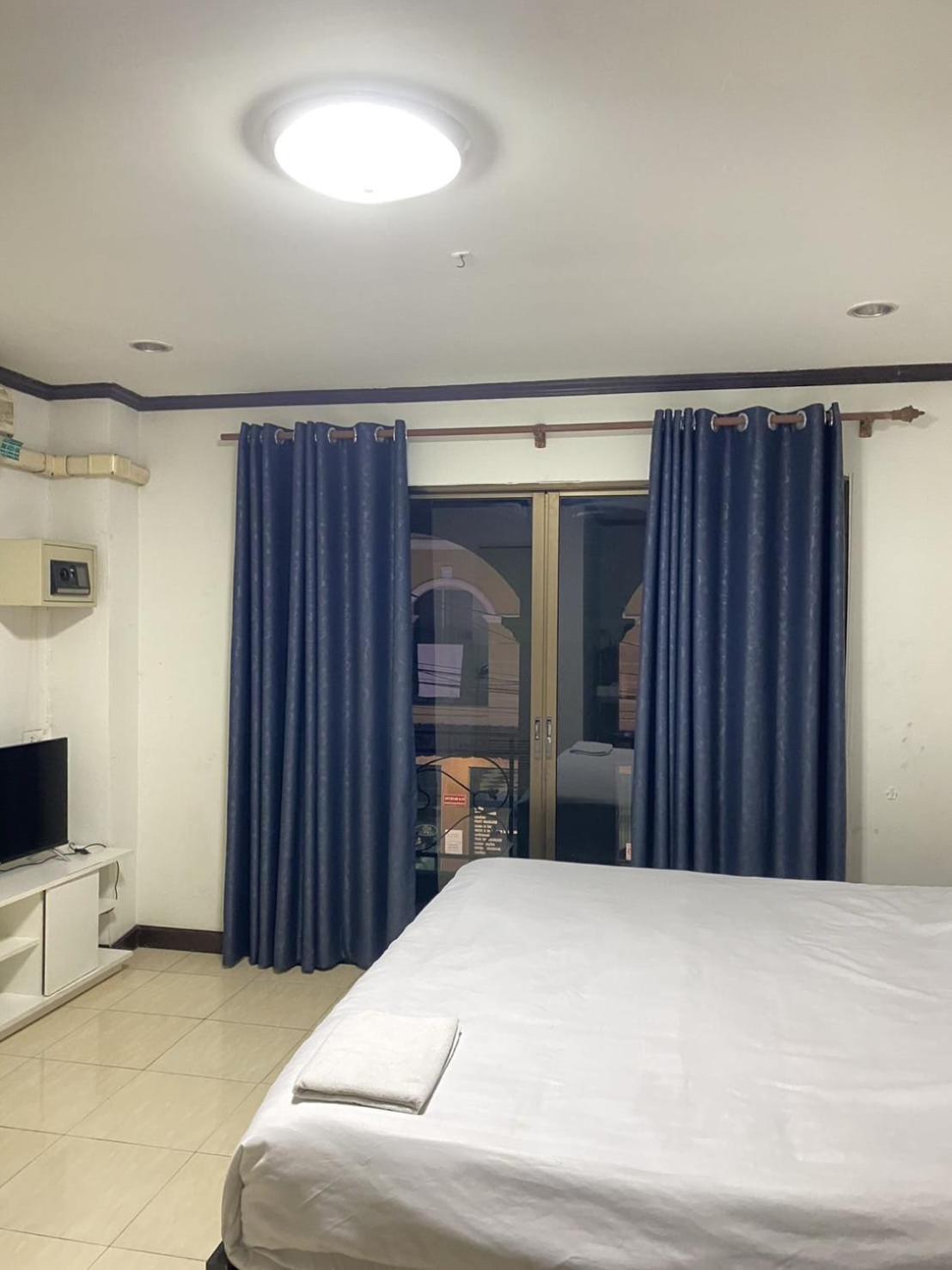 Budget Inn Pattaya Bagian luar foto