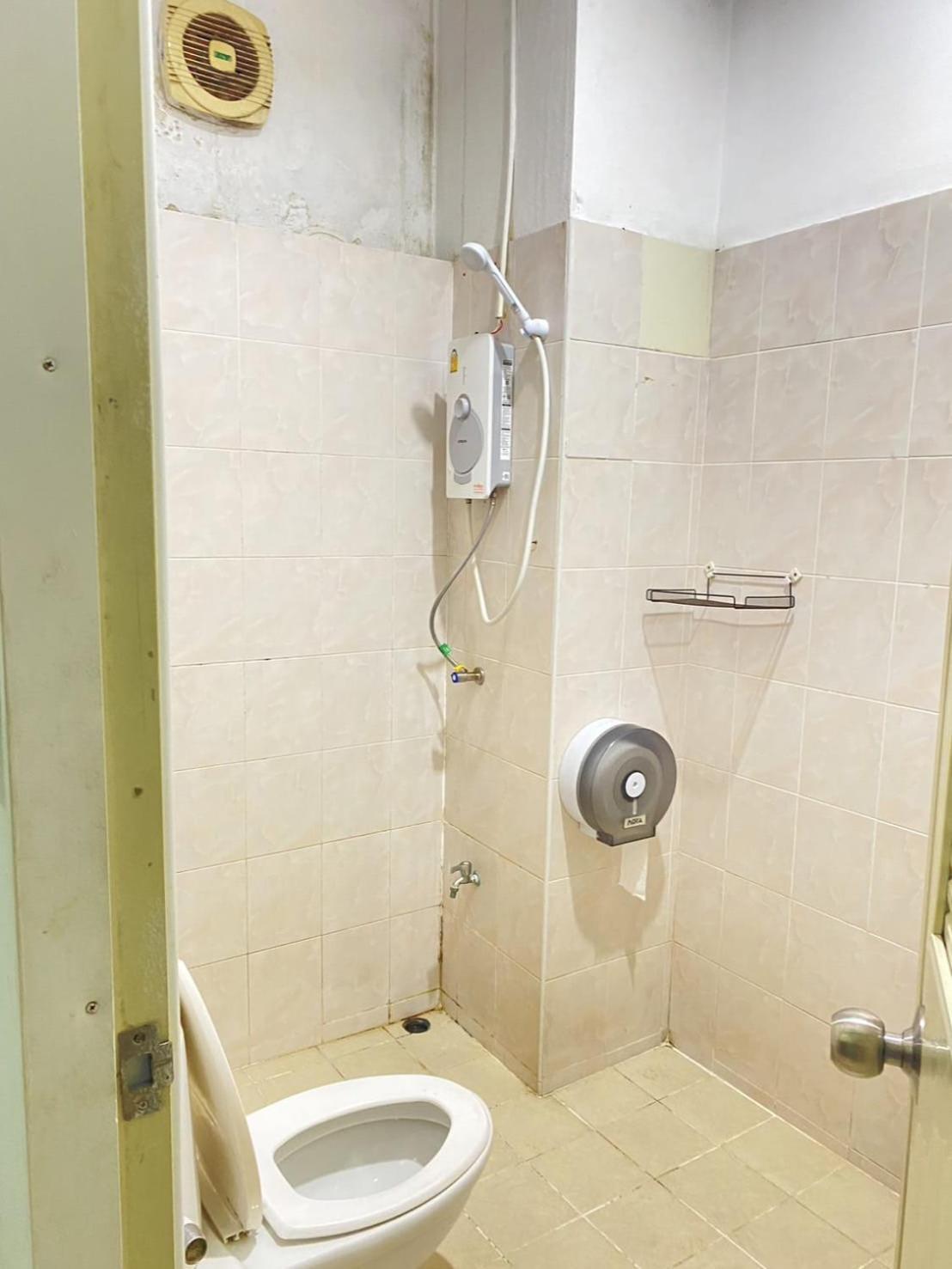 Budget Inn Pattaya Bagian luar foto